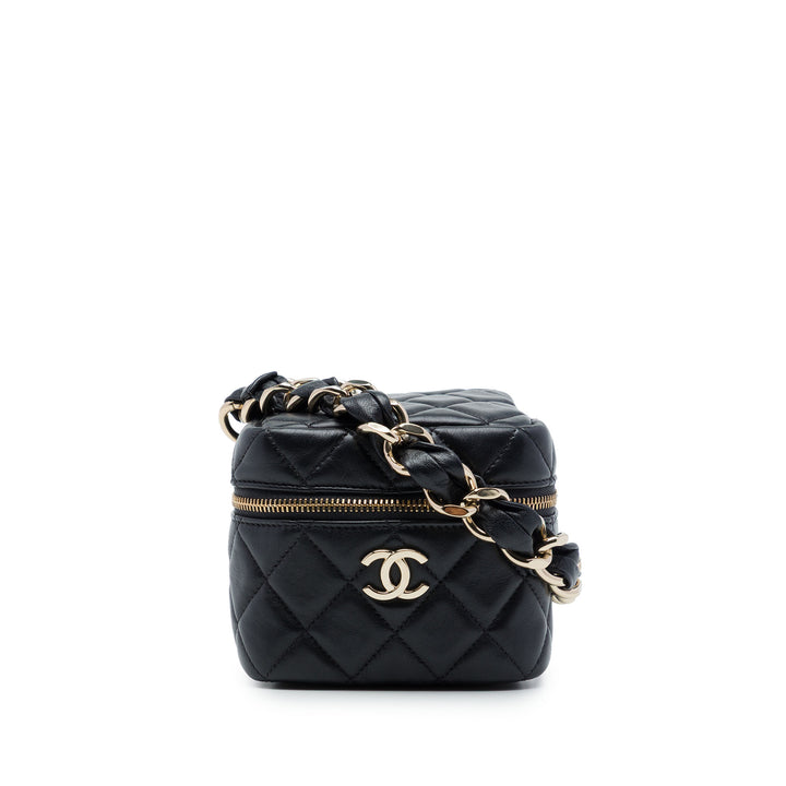 Chanel CC Matelassé Cube Wristlet Vanity Cuir d'agneau Noir – vue principale – GABY PARIS