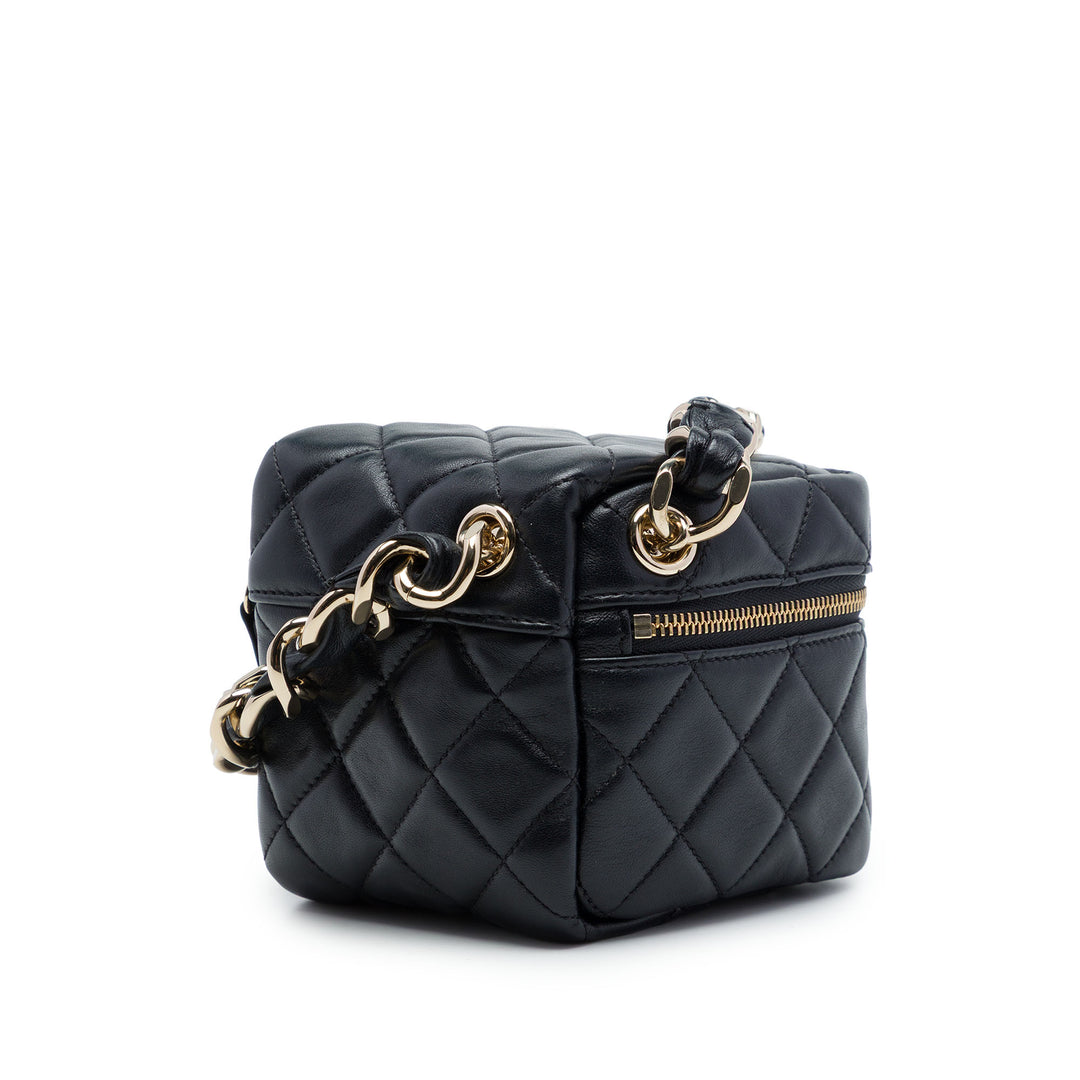 Chanel CC Matelassé Cube Wristlet Vanity Cuir d'agneau Noir – vue 2 – GABY PARIS