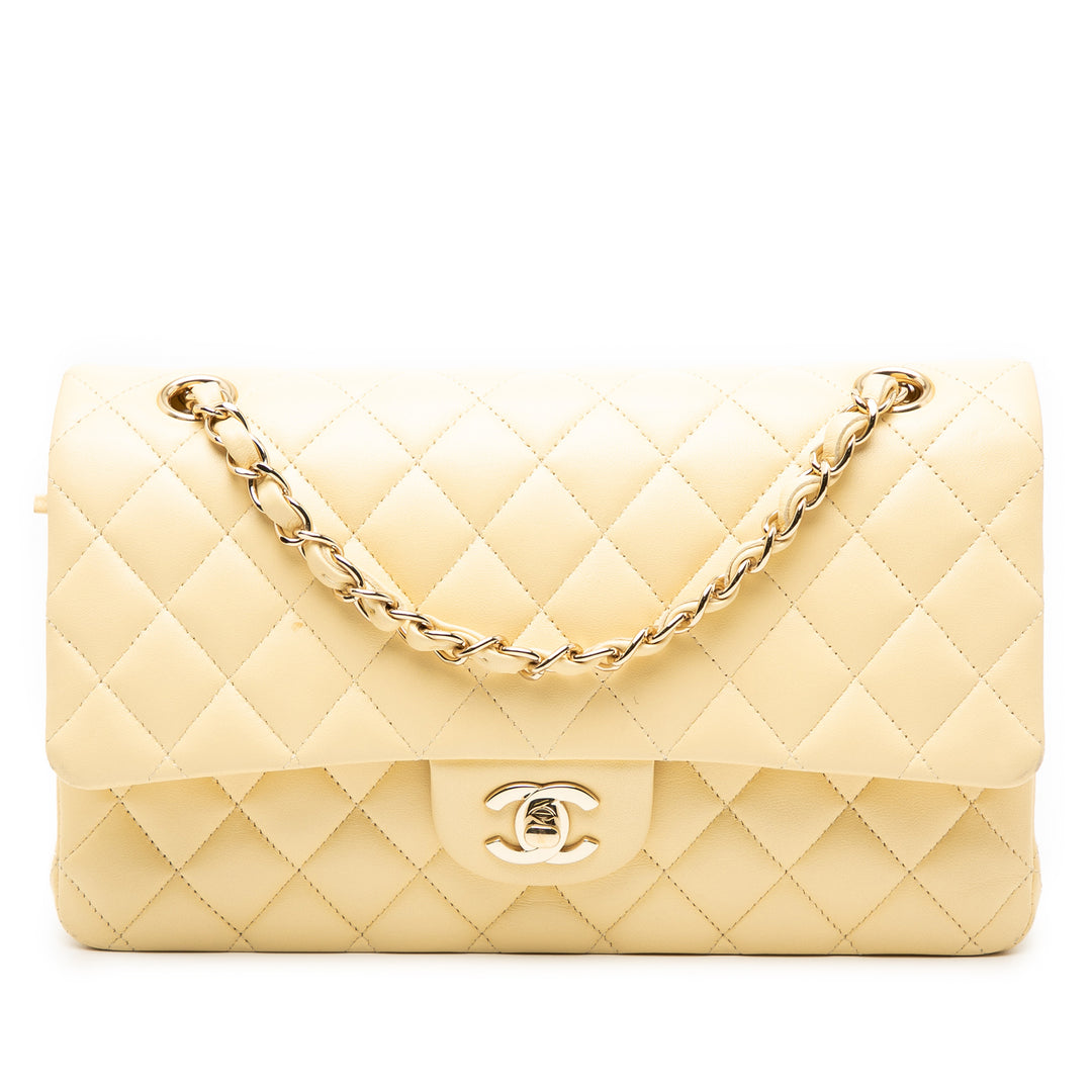 Chanel Medium Classic Cuir d’agneau Double rabat Jaune – GABY PARIS Authentique