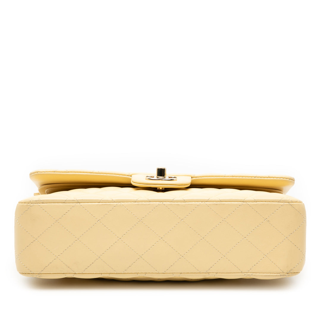 Chanel Medium Classic Cuir d’agneau Double rabat Jaune – GABY PARIS Authentique
