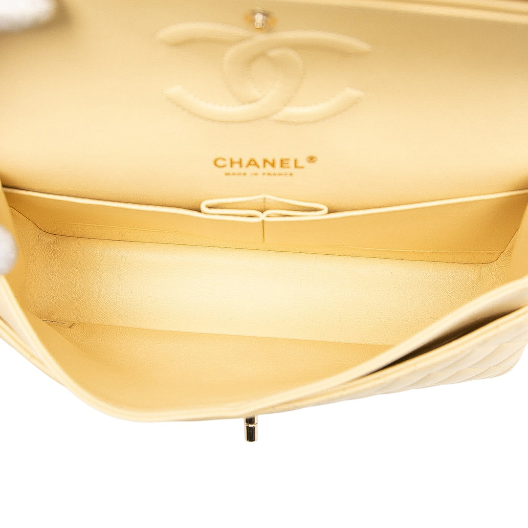 Chanel Medium Classic Cuir d’agneau Double rabat Jaune – GABY PARIS Authentique