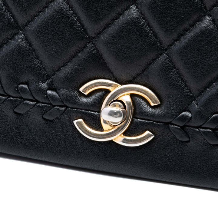 Chanel Matelassé Cuir d’agneau Braided Saddle à rabat