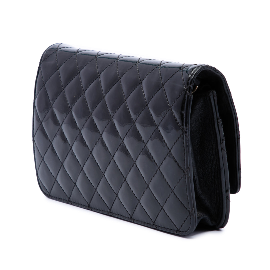 Chanel Matelassé Cuir verni Golden Class Wallet on Chain