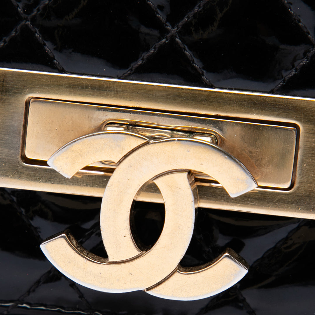 Chanel Matelassé Cuir verni Golden Class Wallet on Chain