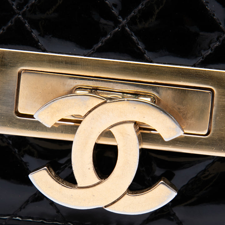 Chanel Matelassé Cuir verni Golden Class Wallet on Chain