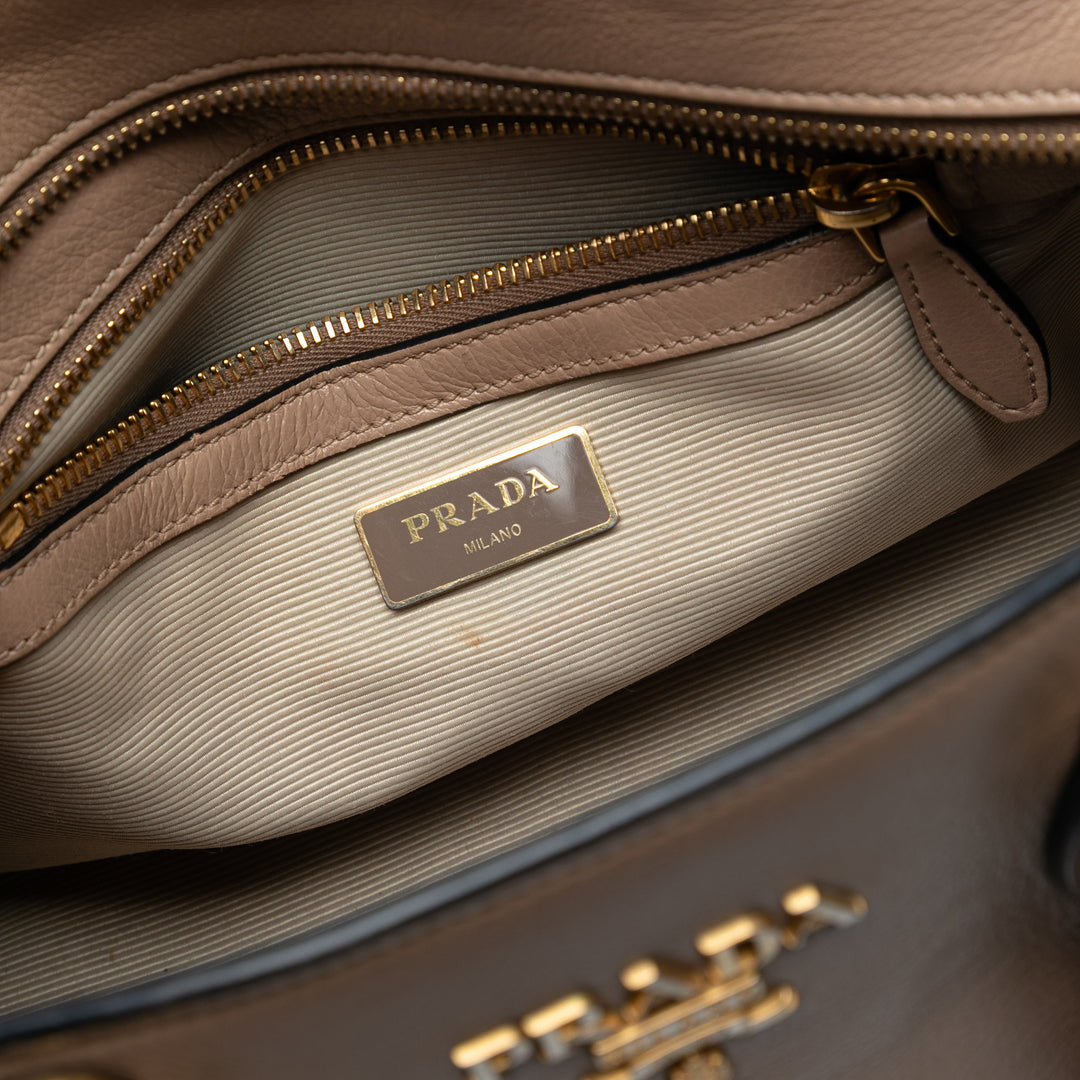 Prada Small City Veau à finitions Saffiano sac à anse supérieure