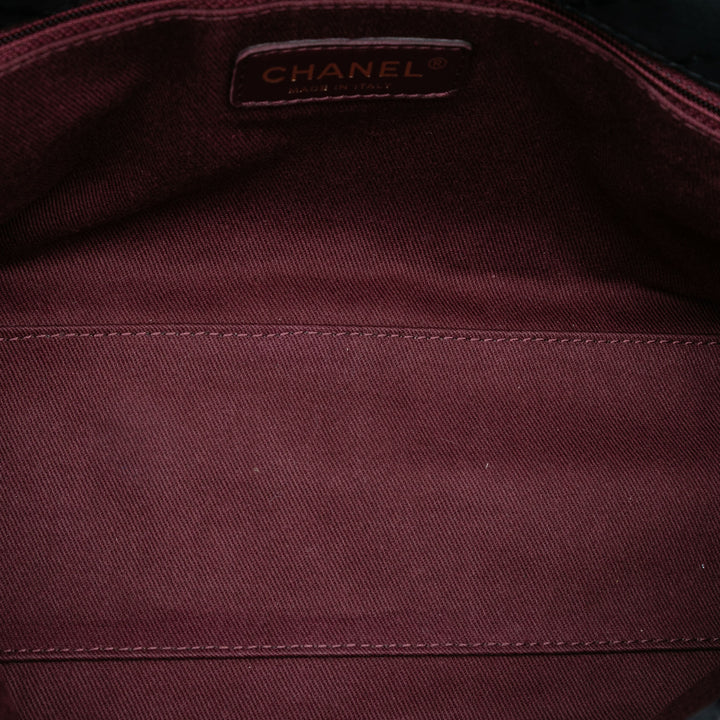 Chanel Large Chevron Iridescent Cuir de veau Surpique Flap Noir