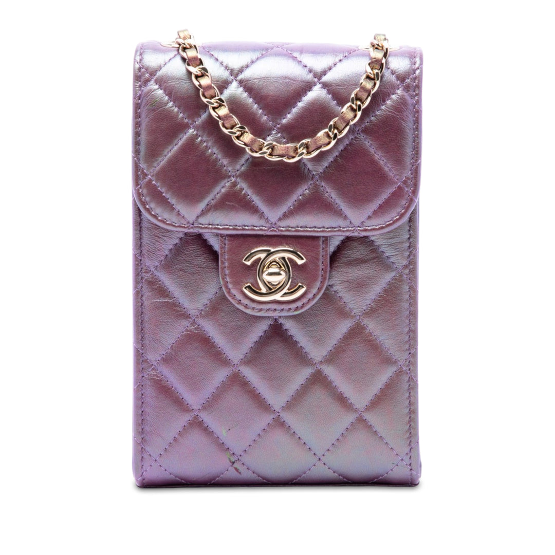 Chanel CC Matelassé Irisé Étui téléphone avec chaîne Cuir d'agneau Violet – vue principale – GABY PARIS