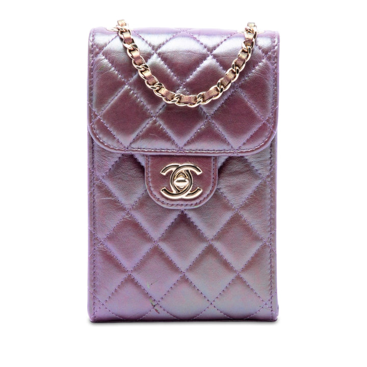 Chanel CC Matelassé Irisé Étui téléphone avec chaîne Cuir d'agneau Violet – vue principale – GABY PARIS