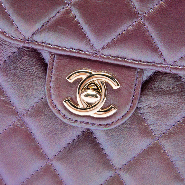Chanel CC Matelassé Irisé Étui téléphone avec chaîne Cuir d'agneau Violet – vue 5 – GABY PARIS
