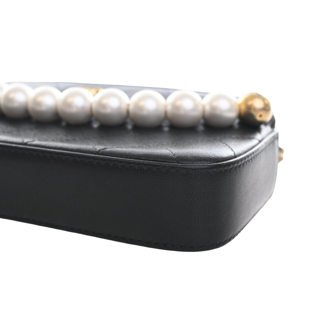 Chanel CC Matelassé Cuir de chèvre Chic Perles Double Zip Pochette avec chaîne