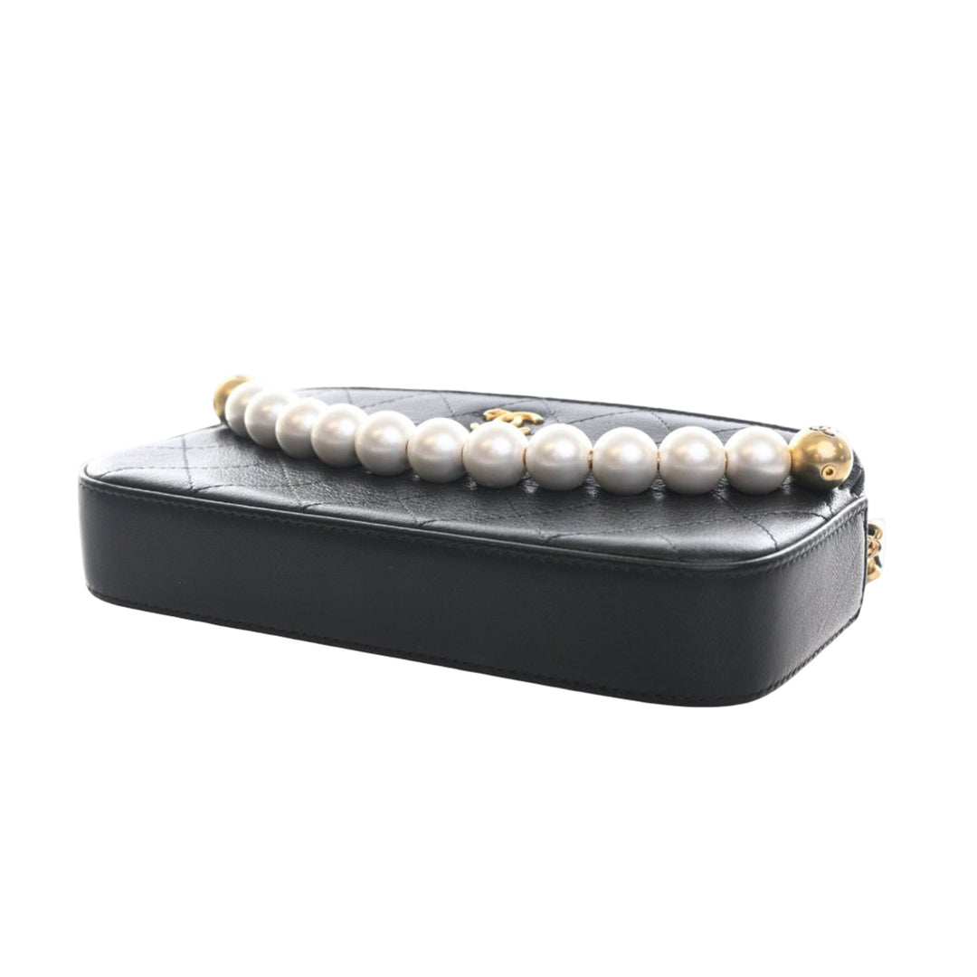 Chanel CC Matelassé Cuir de chèvre Chic Perles Double Zip Pochette avec chaîne