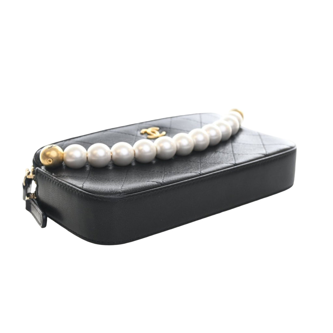 Chanel CC Matelassé Cuir de chèvre Chic Perles Double Zip Pochette avec chaîne