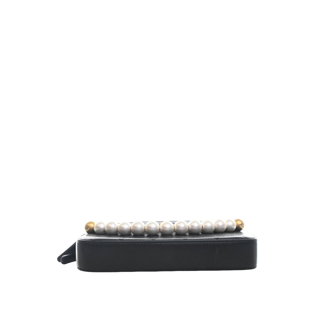 Chanel CC Matelassé Cuir de chèvre Chic Perles Double Zip Pochette avec chaîne