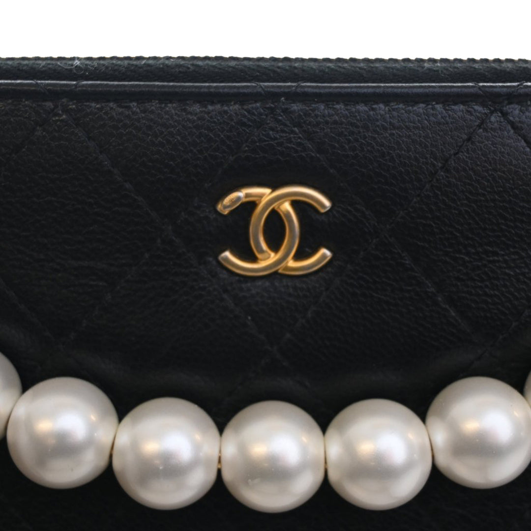Chanel CC Matelassé Cuir de chèvre Chic Perles Double Zip Pochette avec chaîne