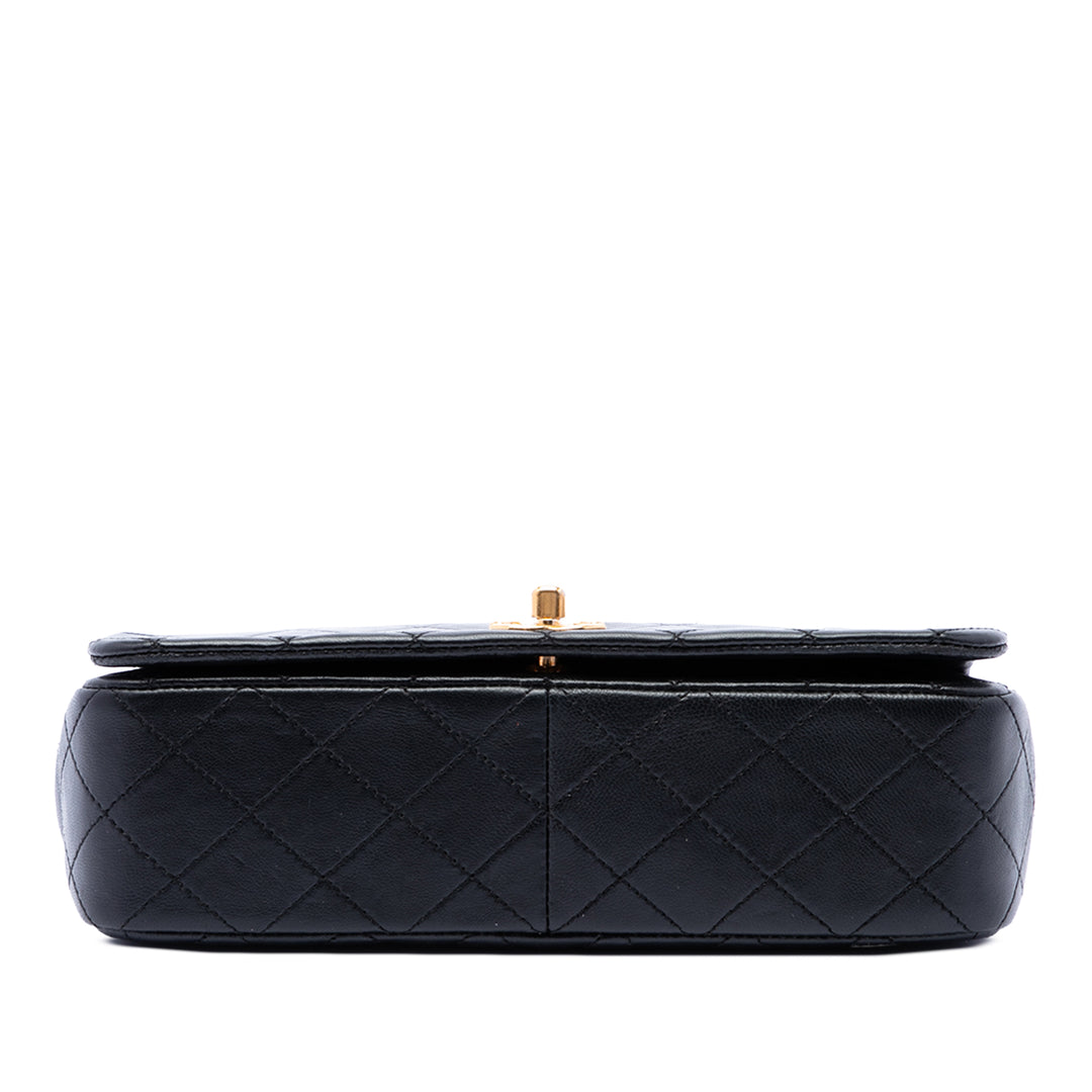 Chanel CC Matelassé Rabat intégral Moyen Cuir d'agneau Noir – vue 3 – GABY PARIS