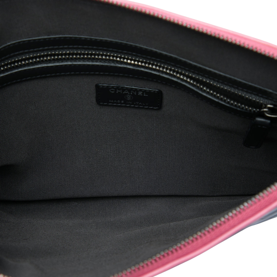 Chanel Chevron vieilli Gabrielle Trousse de maquillage Moyen Cuir de veau Bleu