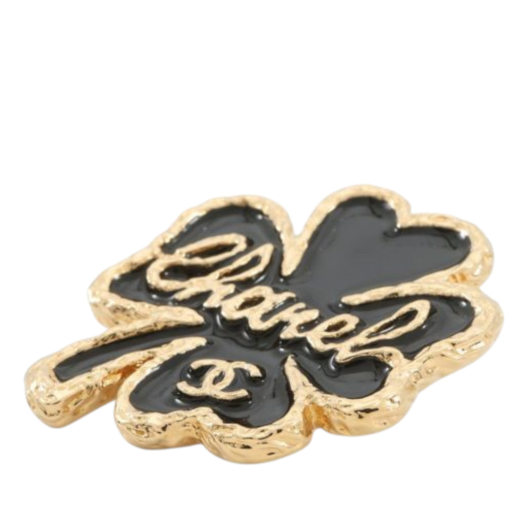 Chanel CC plaqué Resin Clover Broche – GABY PARIS Authentique
