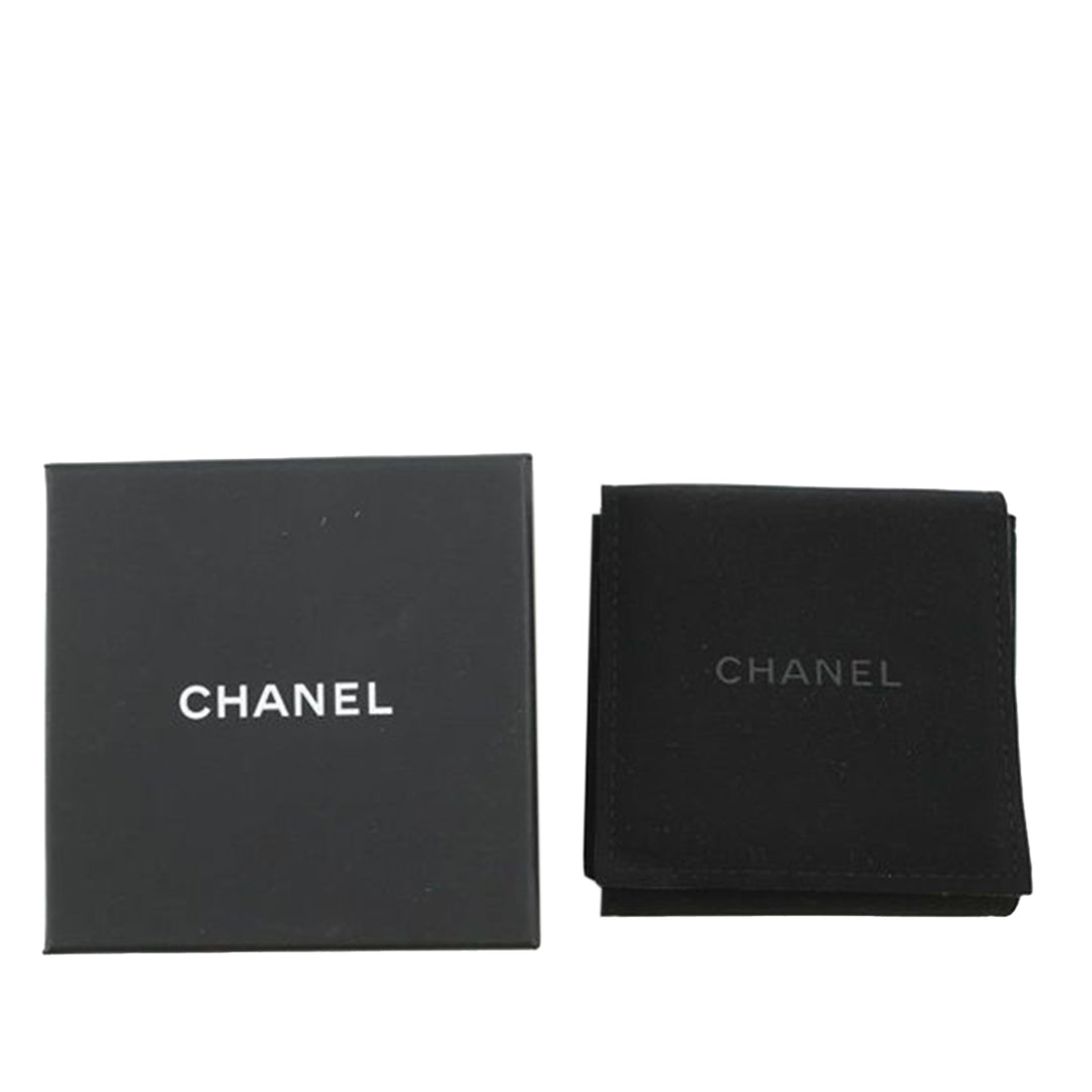 Chanel CC plaqué Resin Clover Broche – GABY PARIS Authentique