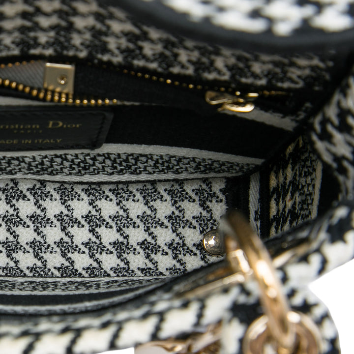 Dior brodé Houndstooth Lady D-Lite Mini Blanc – vue 4 – GABY PARIS