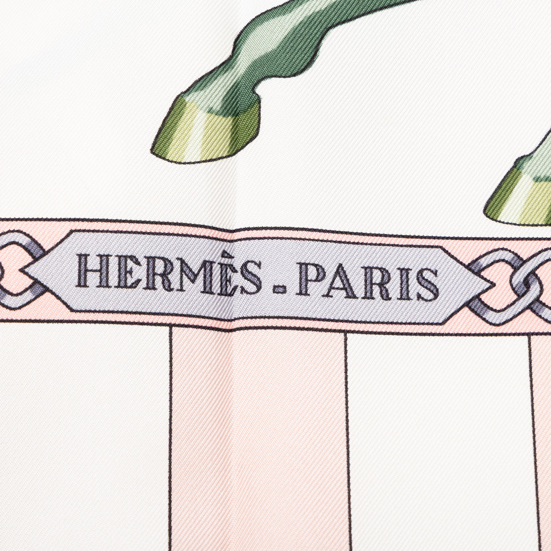 Hermès Carré Chocs En Plumes 90 Rose – vue 3 – GABY PARIS