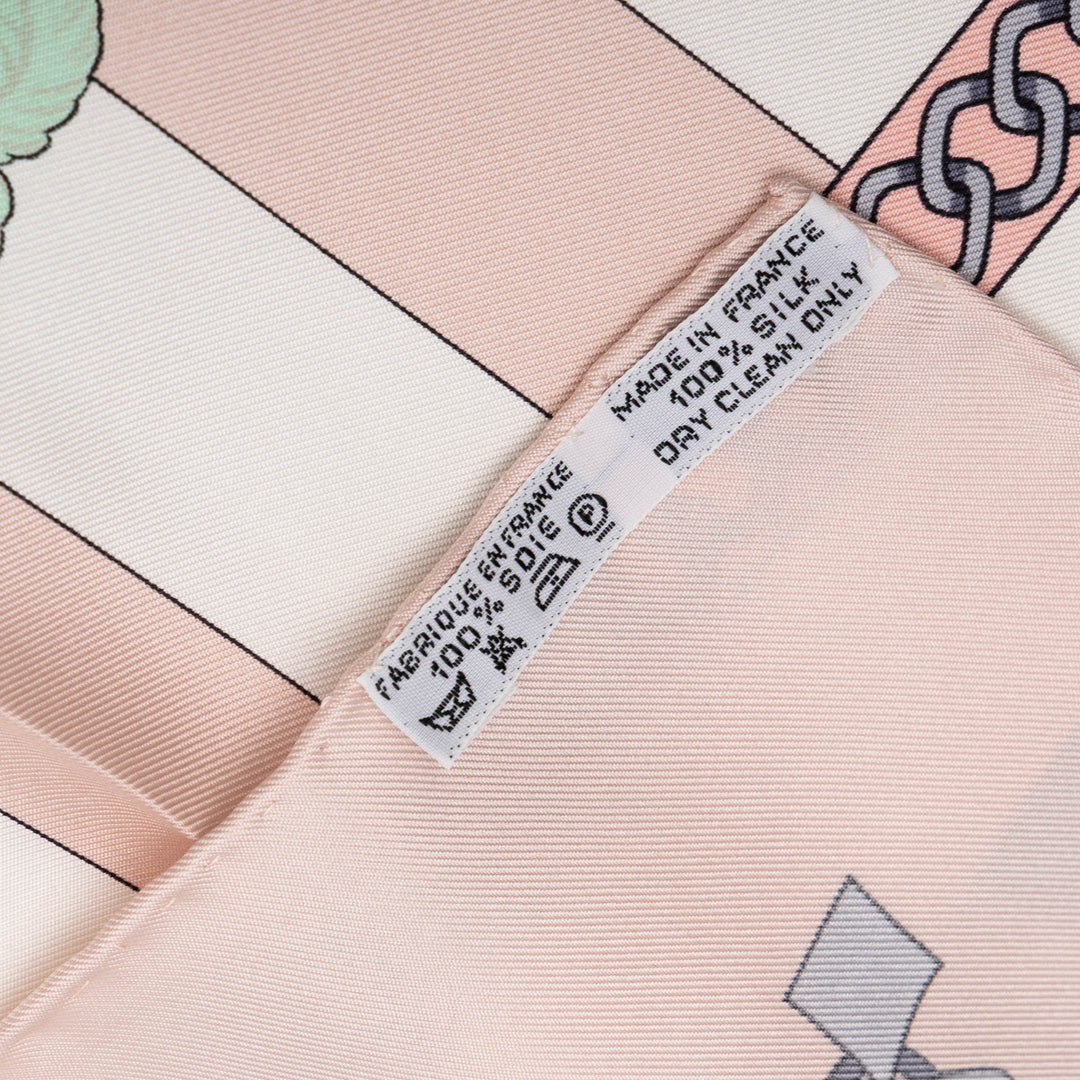 Hermès Carré Chocs En Plumes 90 Rose – vue 7 – GABY PARIS