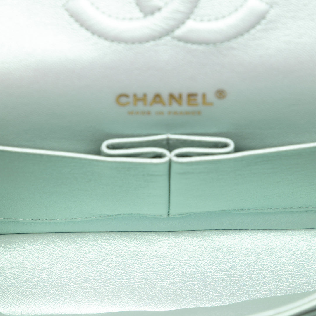Chanel Medium Classic Iridescent Cuir d’agneau Double rabat