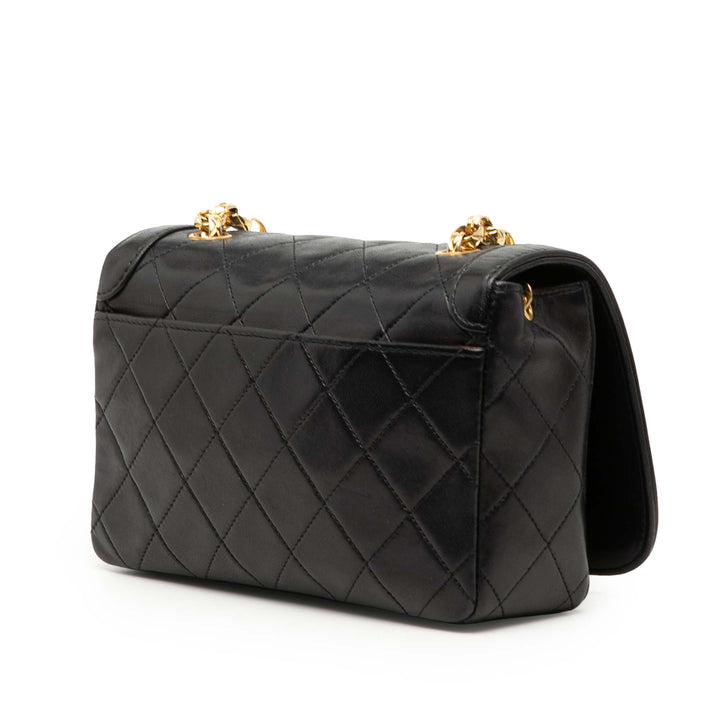Chanel CC Matelassé Cuir d’agneau Bijoux Chain Curved Rabat intégral