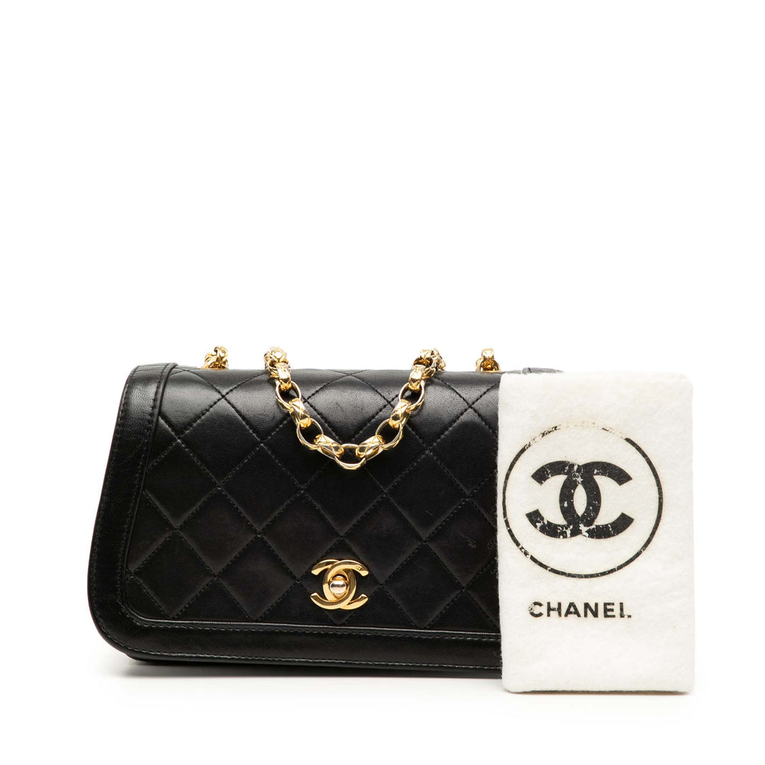 Chanel CC Matelassé Cuir d’agneau Bijoux Chain Curved Rabat intégral