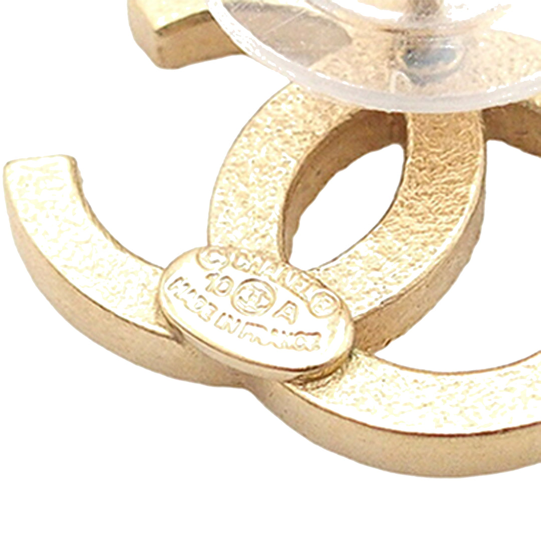 Chanel Doré Plated CC Rhinestones Push Back Boucle d’oreilles Doré – GABY PARIS Authentique