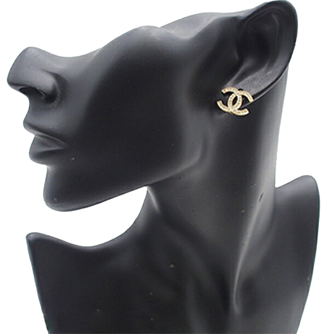Chanel Doré Plated CC Rhinestones Push Back Boucle d’oreilles Doré – GABY PARIS Authentique