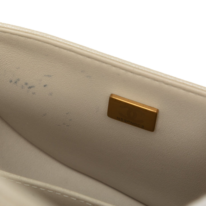 Matelassé Boy Sac Messenger Petit Cuir caviar Blanc
