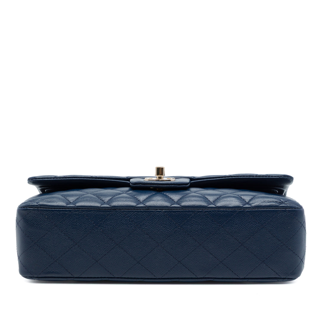 Chanel Sac porté épaule Classic Double rabat Moyen Cuir caviar Bleu – vue 3 – GABY PARIS