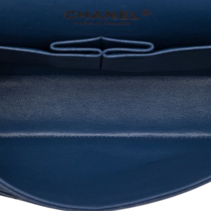 Chanel Sac porté épaule Classic Double rabat Moyen Cuir caviar Bleu – vue 4 – GABY PARIS