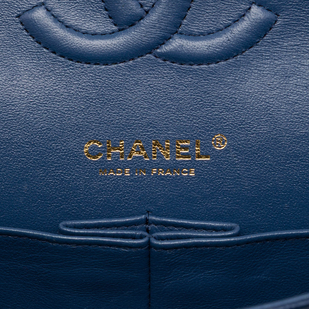 Chanel Sac porté épaule Classic Double rabat Moyen Cuir caviar Bleu – vue 5 – GABY PARIS