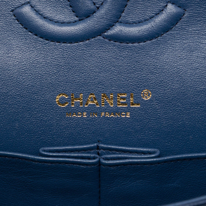 Chanel Sac porté épaule Classic Double rabat Moyen Cuir caviar Bleu – vue 5 – GABY PARIS