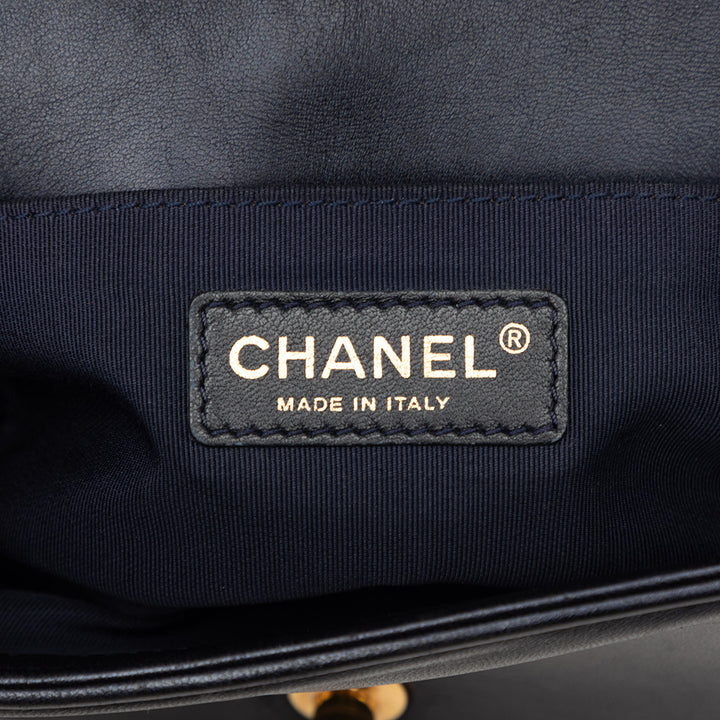 Chanel Small Cuir d’agneau embossé Cube Boy à rabat