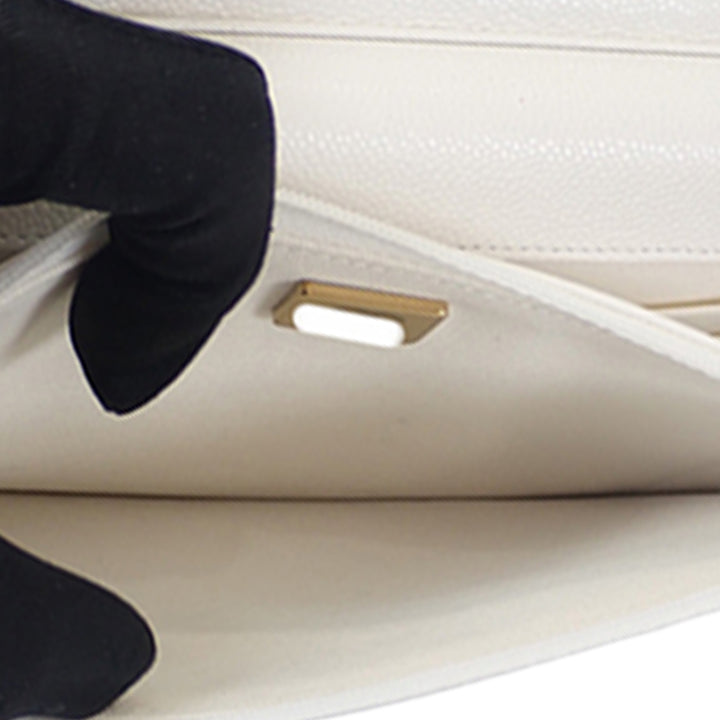 Classic Wallet on Chain Cuir caviar Blanc