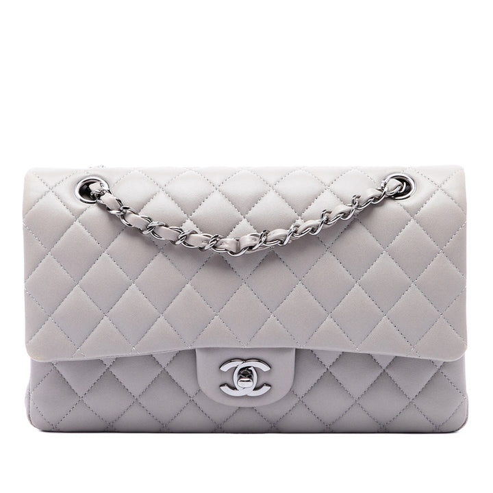 Chanel Classic Double rabat Moyen Cuir d'agneau Gris – vue principale – GABY PARIS