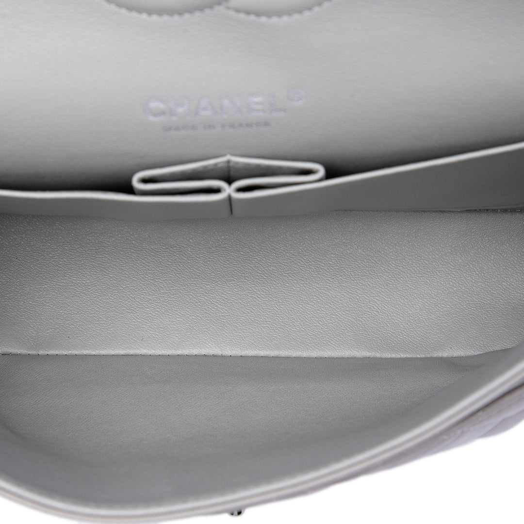 Chanel Classic Double rabat Moyen Cuir d'agneau Gris – vue 4 – GABY PARIS
