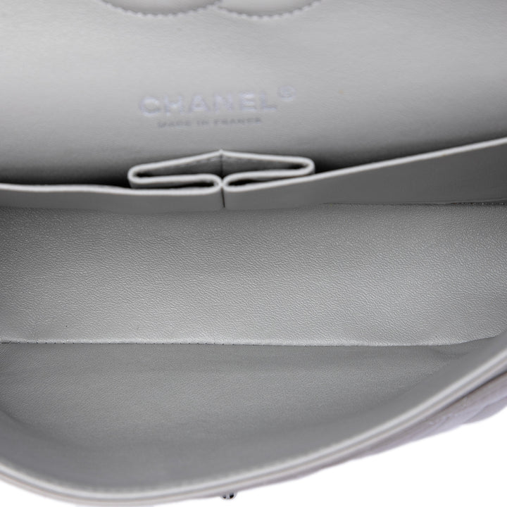 Chanel Classic Double rabat Moyen Cuir d'agneau Gris – vue 4 – GABY PARIS