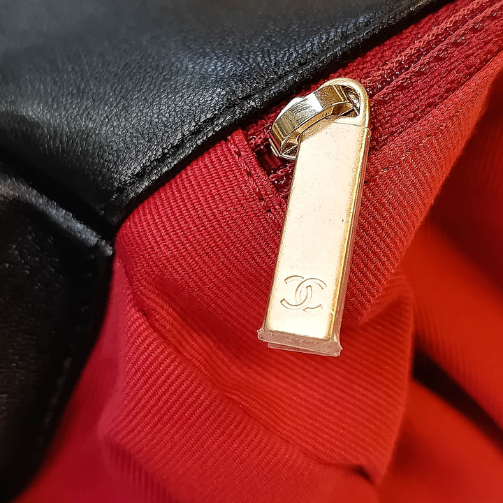 Chanel Sac à main 19 à rabat Moyen Cuir d'agneau Noir – vue 8 – GABY PARIS