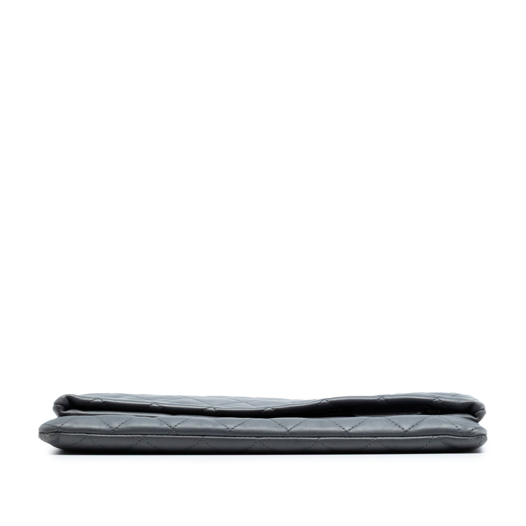 Chanel CC Matelassé Foldover Pochette Cuir d'agneau