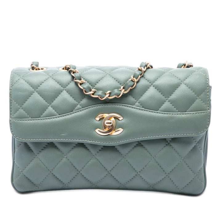 Chanel Medium Matelassé Cuir d’agneau Daily Companion à rabat
