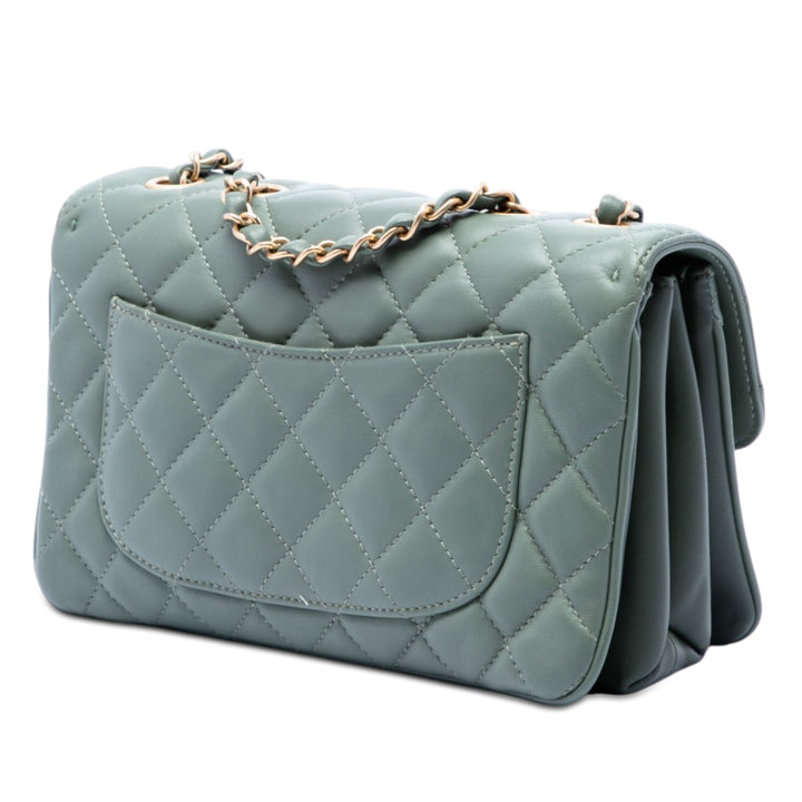 Chanel Medium Matelassé Cuir d’agneau Daily Companion à rabat