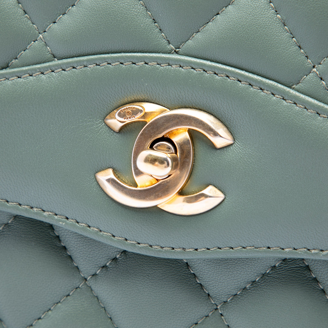 Chanel Medium Matelassé Cuir d’agneau Daily Companion à rabat