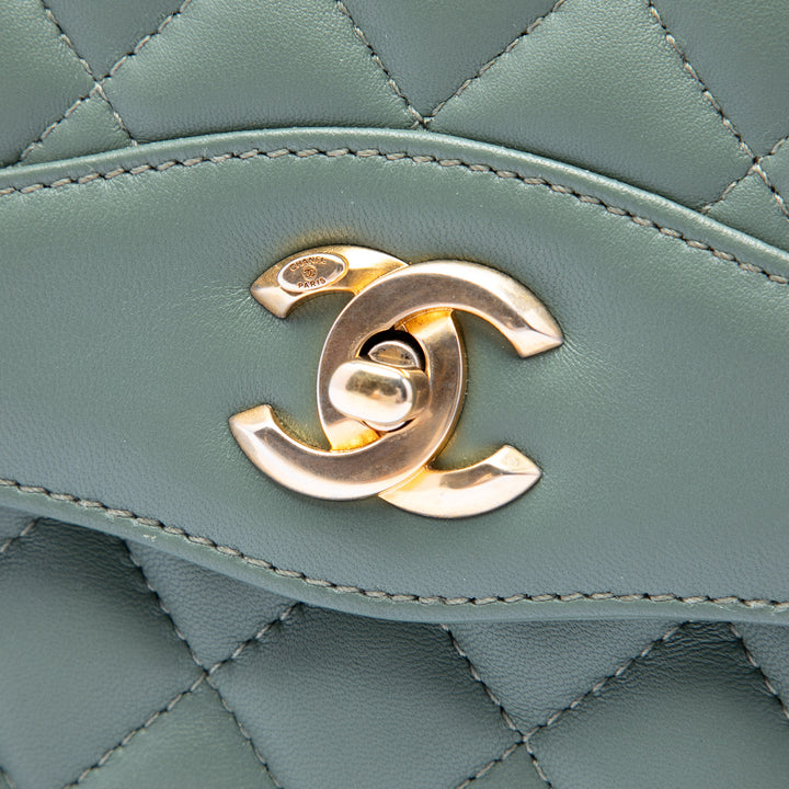 Chanel Medium Matelassé Cuir d’agneau Daily Companion à rabat