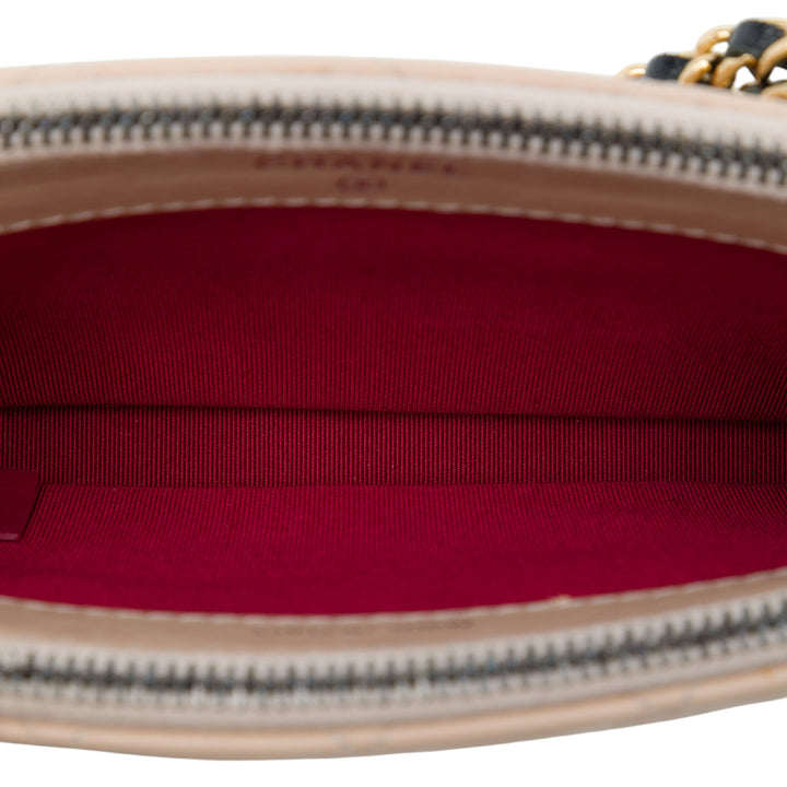 Chanel Bicolore vieilli Gabrielle Double Zippé Pochette avec chaîne Cuir de veau Beige – vue 4 – GABY PARIS