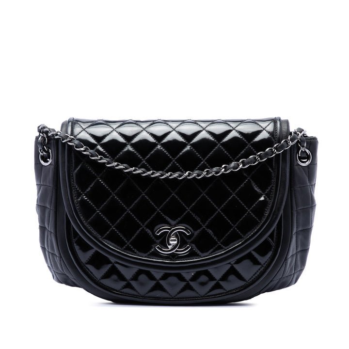 Chanel Matelassé Cuir verni et Cuir d’agneau Twist Crescent à rabat