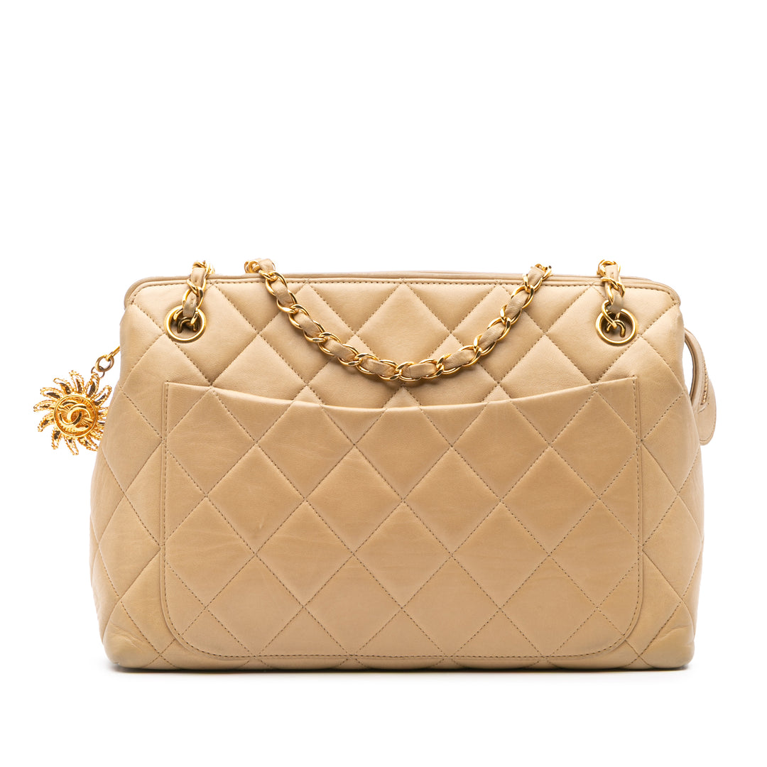 Chanel Quilted Cuir d’agneau Sun Charm Chain Crossbody Marron – GABY PARIS Authentique